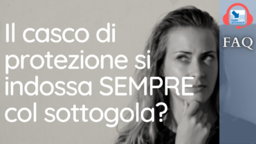 Casco di protezione col sottogola